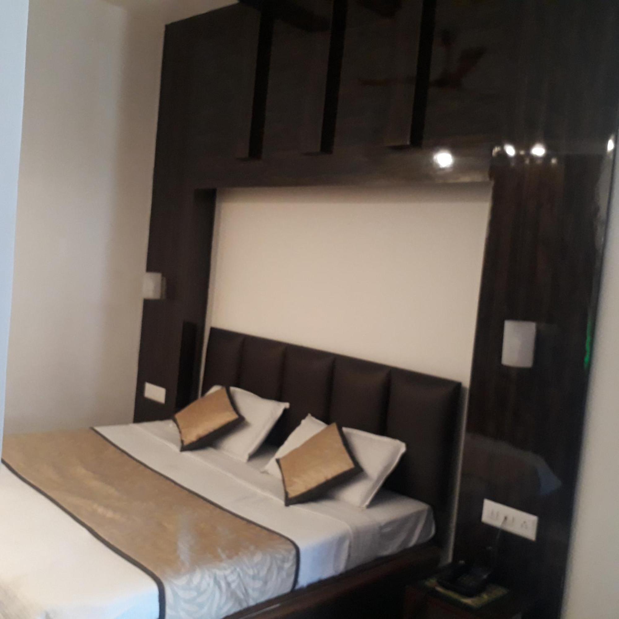 Hotel Ur Allāhābād Junction Kültér fotó
