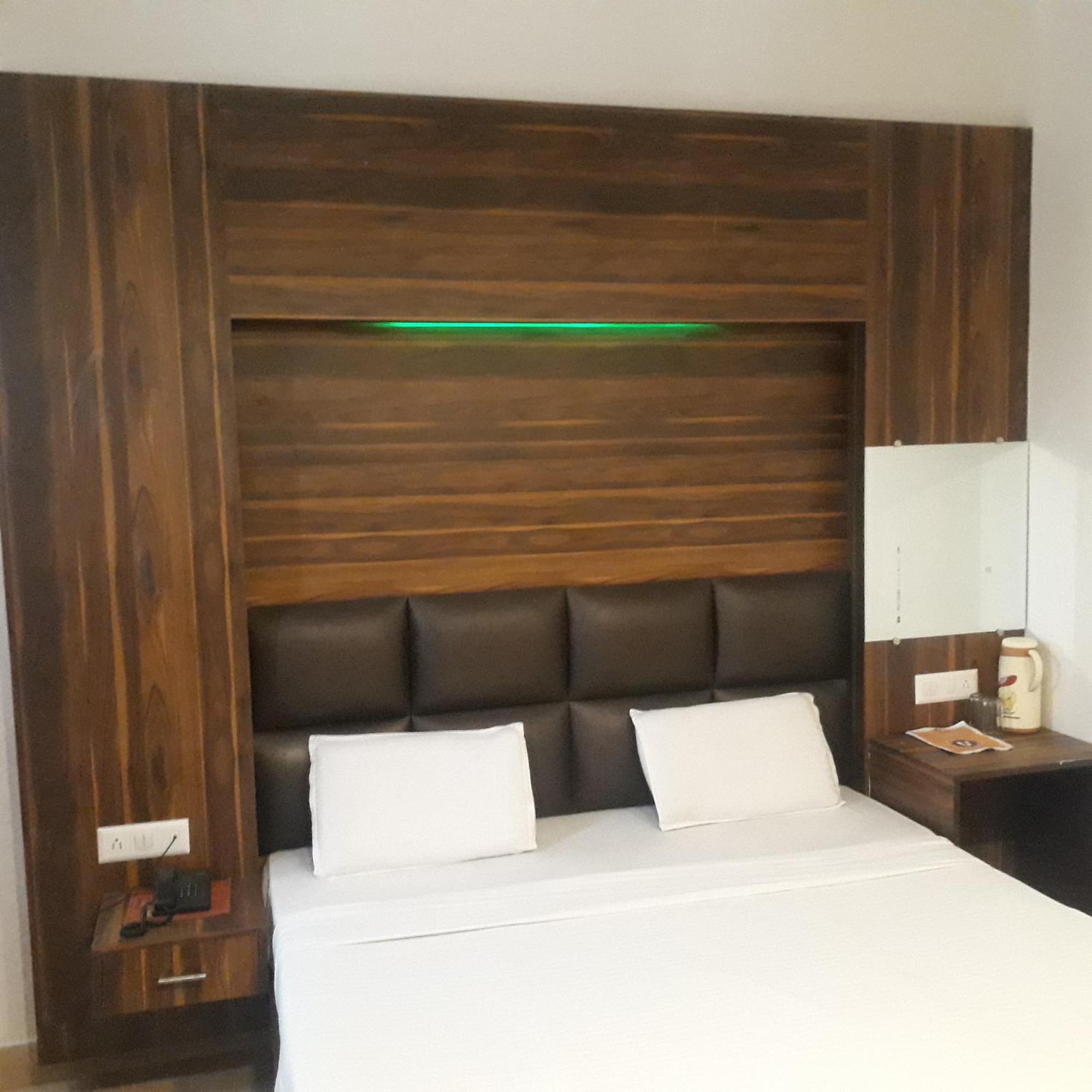 Hotel Ur Allāhābād Junction Kültér fotó
