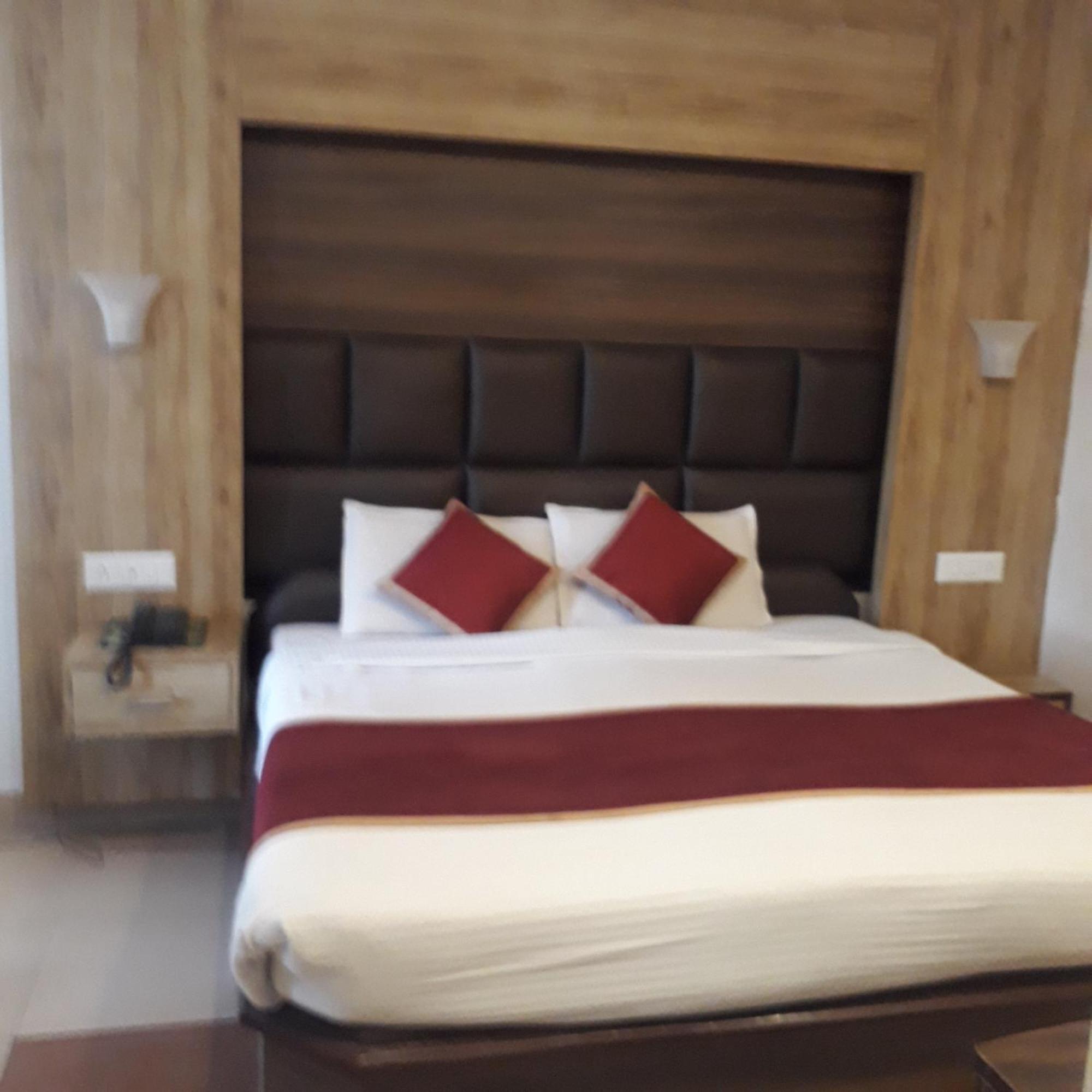 Hotel Ur Allāhābād Junction Kültér fotó