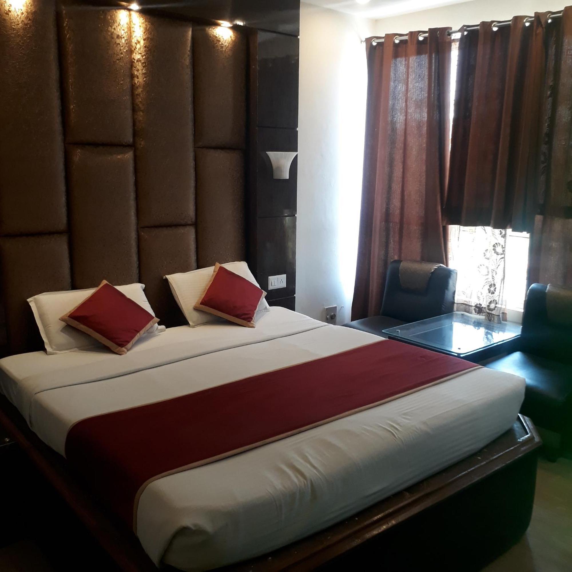 Hotel Ur Allāhābād Junction Kültér fotó